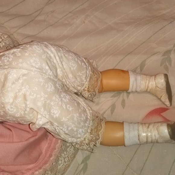 VINTAGE "MEMORIES OF CHILDHOOD" 18" MARY DOLL W/ STOOL BY RICHARD SIMMONS - Picture 14 of 16